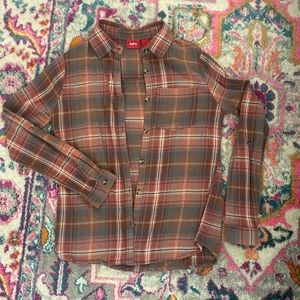Women daytrip flannel